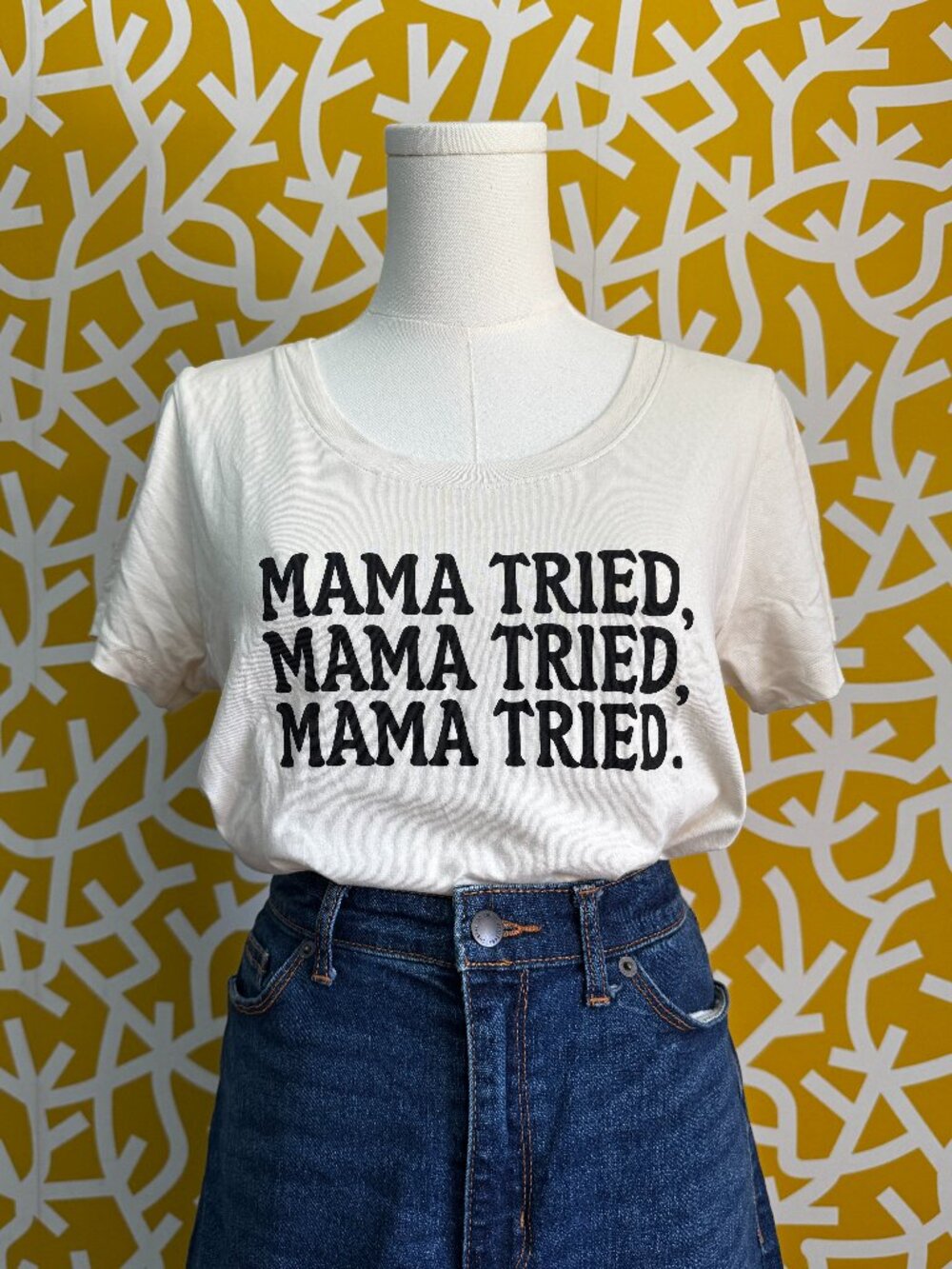 The Bee & The Fox MAMA TRIED Scoopneck Country Cotton T-Shirt - Medium